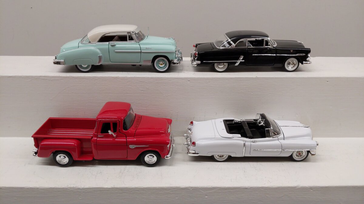 Welly & Other Diecast 1:24 Scale Assorted Diecast Vehicles [4] EX