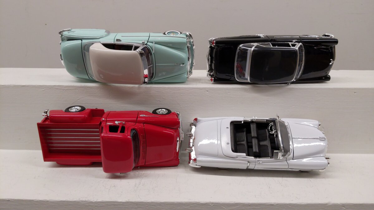 Welly & Other Diecast 1:24 Scale Assorted Diecast Vehicles [4] EX