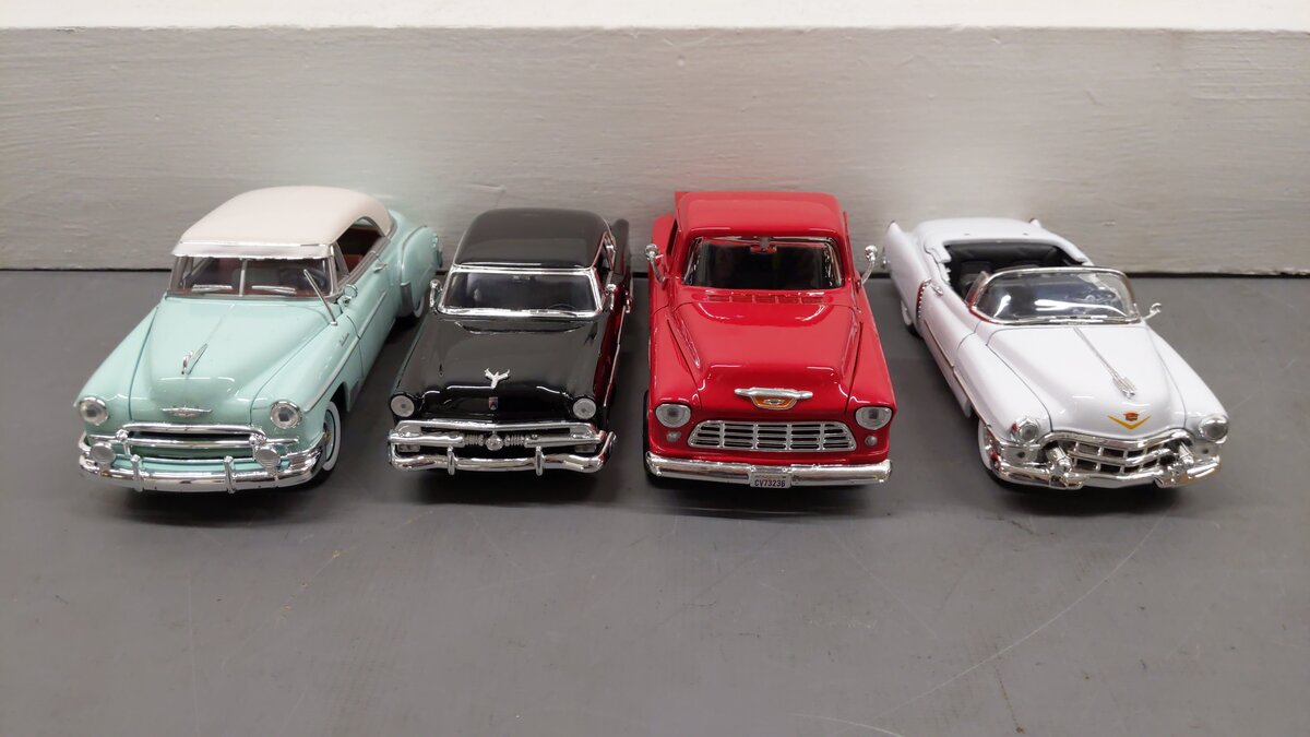 Welly & Other Diecast 1:24 Scale Assorted Diecast Vehicles [4] EX