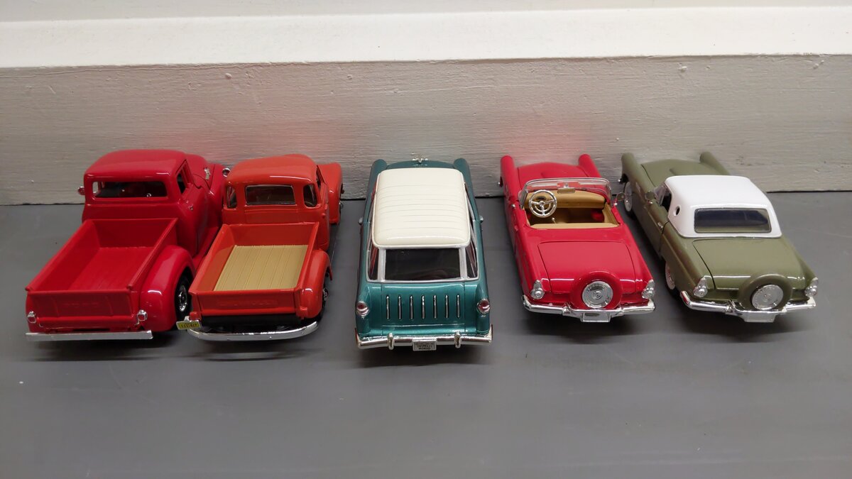 Motor Max & Other 1:24 Assorted Vehicles [5] EX