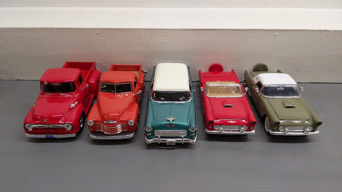 Motor Max & Other 1:24 Assorted Vehicles [5] EX