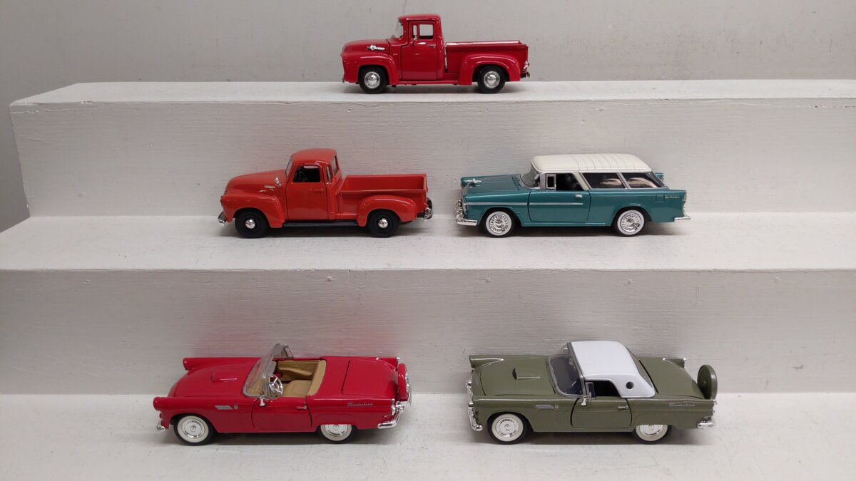 Motor Max & Other 1:24 Assorted Vehicles [5] EX