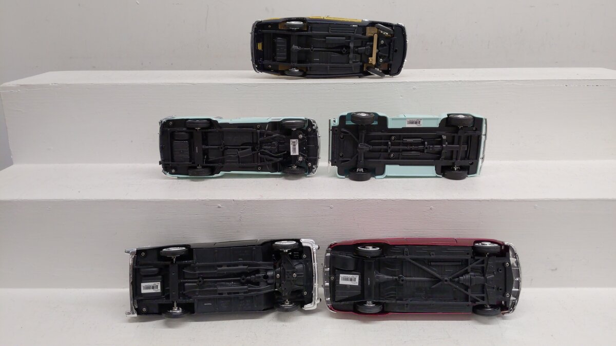 Motor Max & Other 1:24 Assorted Vehicles [5] EX
