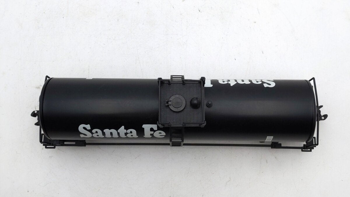 Lionel 6-17900 O Gauge Santa Fe Unibody Single Dome Tank Car #17900 EX/Box