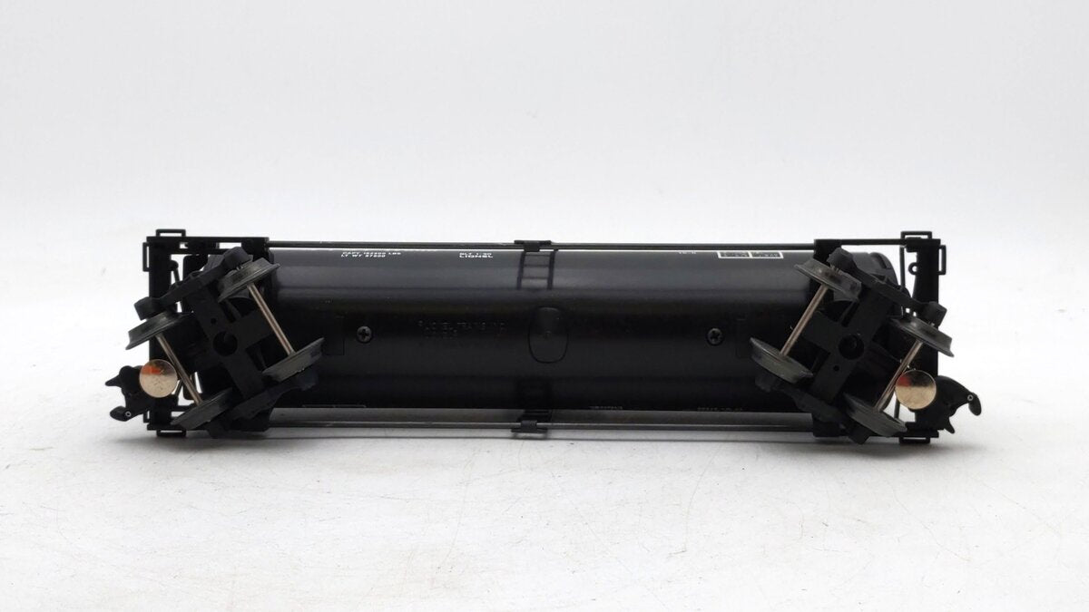 Lionel 6-17900 O Gauge Santa Fe Unibody Single Dome Tank Car #17900 EX/Box