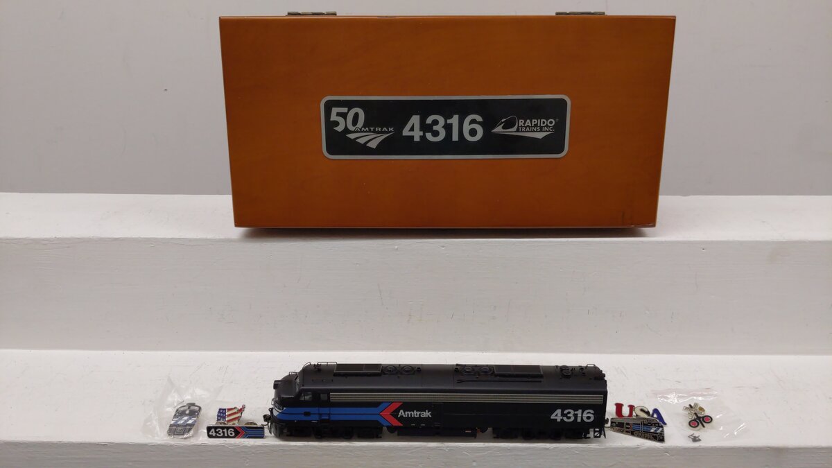 Rapido Trains 028599 HO Amtrak EMD E8A Diesel Locomotive Sound/DC/DCC #4316 EX/Box