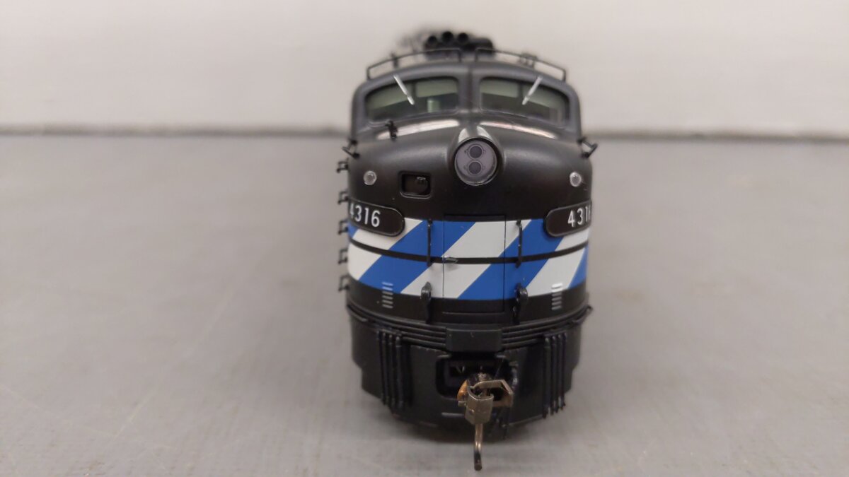 Rapido Trains 028599 HO Amtrak EMD E8A Diesel Locomotive Sound/DC/DCC #4316 EX/Box