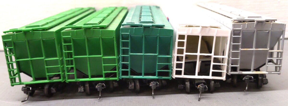 IHC HO Assorted Freight Cars: 30481, 33790, 26140, 33006 [5] VG