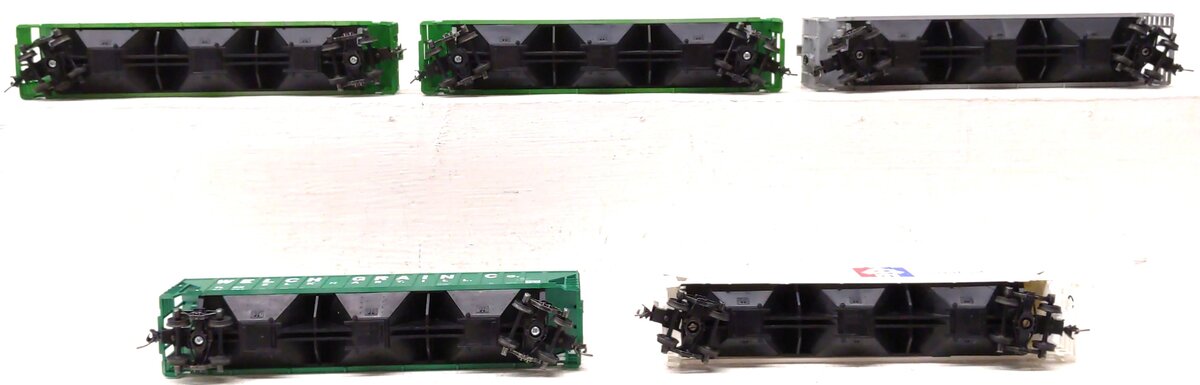 IHC HO Assorted Freight Cars: 30481, 33790, 26140, 33006 [5] VG