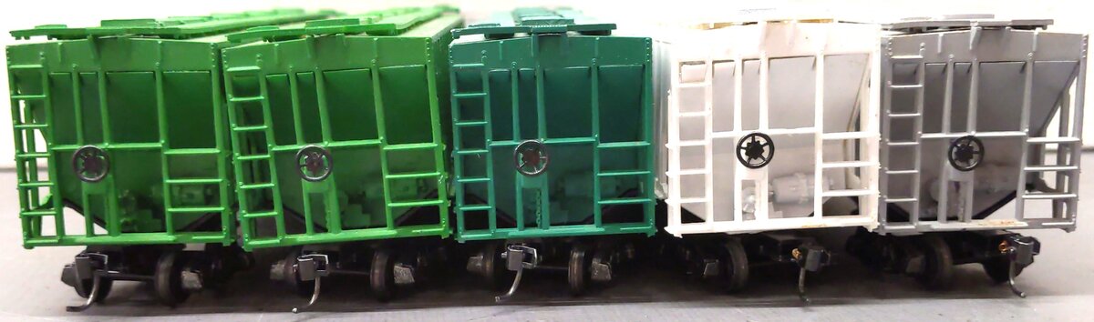 IHC HO Assorted Freight Cars: 30481, 33790, 26140, 33006 [5] VG