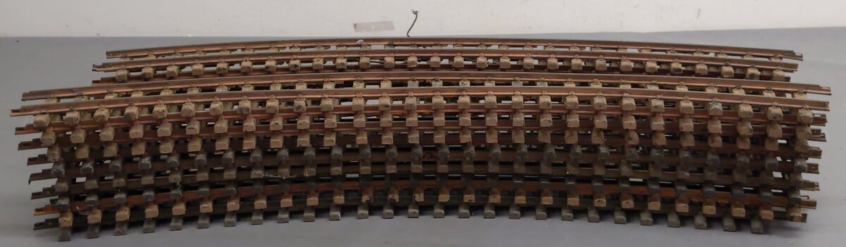 Aristo-Craft 11800 Euro-Style Brass 10 Ft. Diameter Curved Track Sections (16)