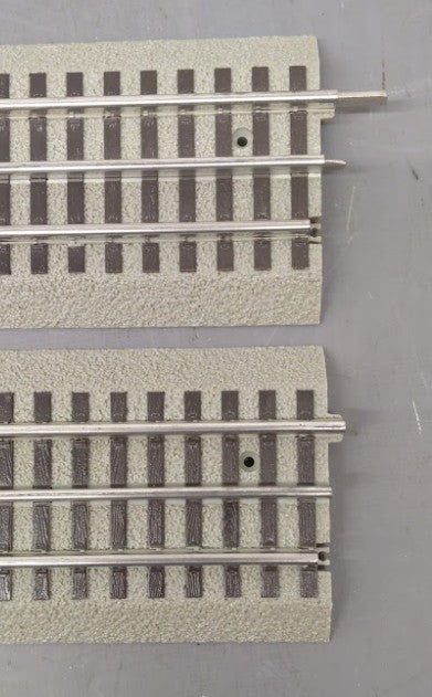 Lionel 6-12042 FasTrack 30" Straight Sections (2) EX