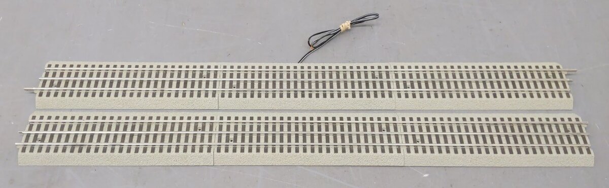 Lionel 6-12042 FasTrack 30" Straight Sections (2) EX
