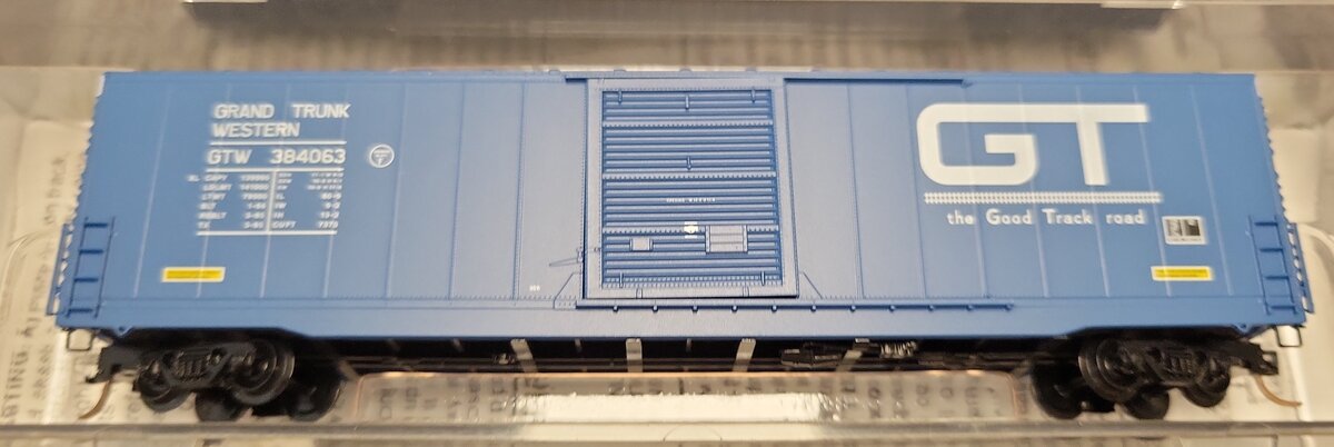 Micro-Trains 10400010 N GTW 60' Rivet Side Single Door Boxcar #384063 LN/Box