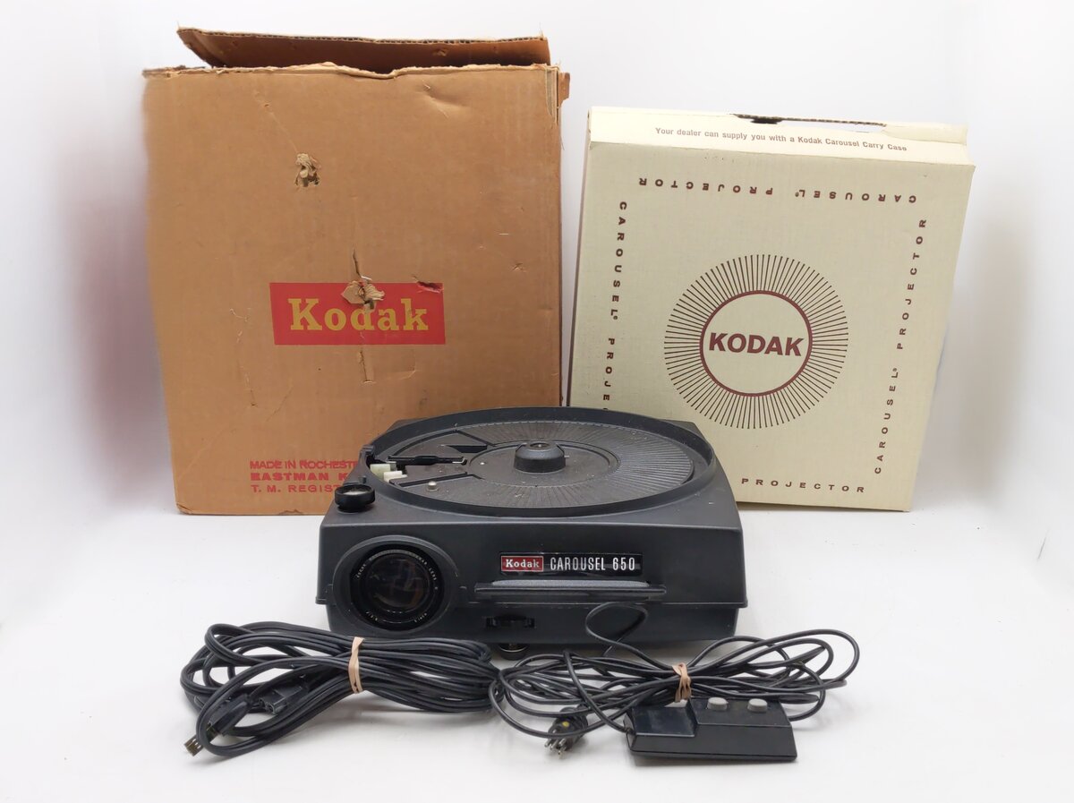 Kodak 650 35mm Carousel Slide Projector w/ Ektanar Lens EX/Box