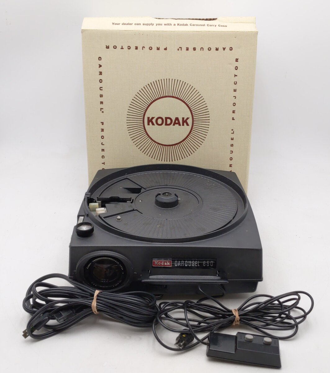Kodak 650 35mm Carousel Slide Projector w/ Ektanar Lens EX/Box