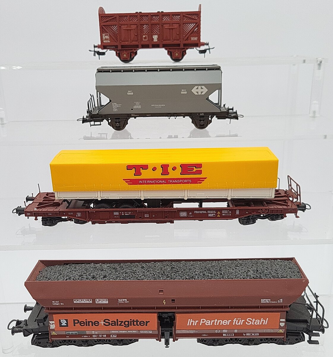 Roco HO Scale Freight Car Assortment: 46391, 46250, 46362, 44314C [4] EX/Box