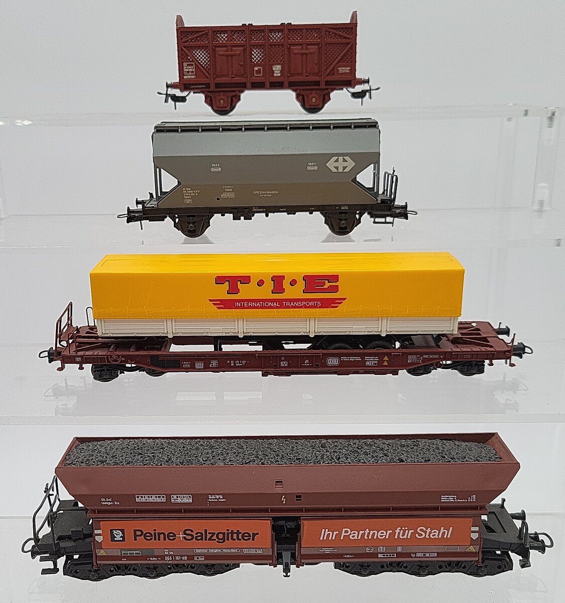 Roco HO Scale Freight Car Assortment: 46391, 46250, 46362, 44314C [4] EX/Box