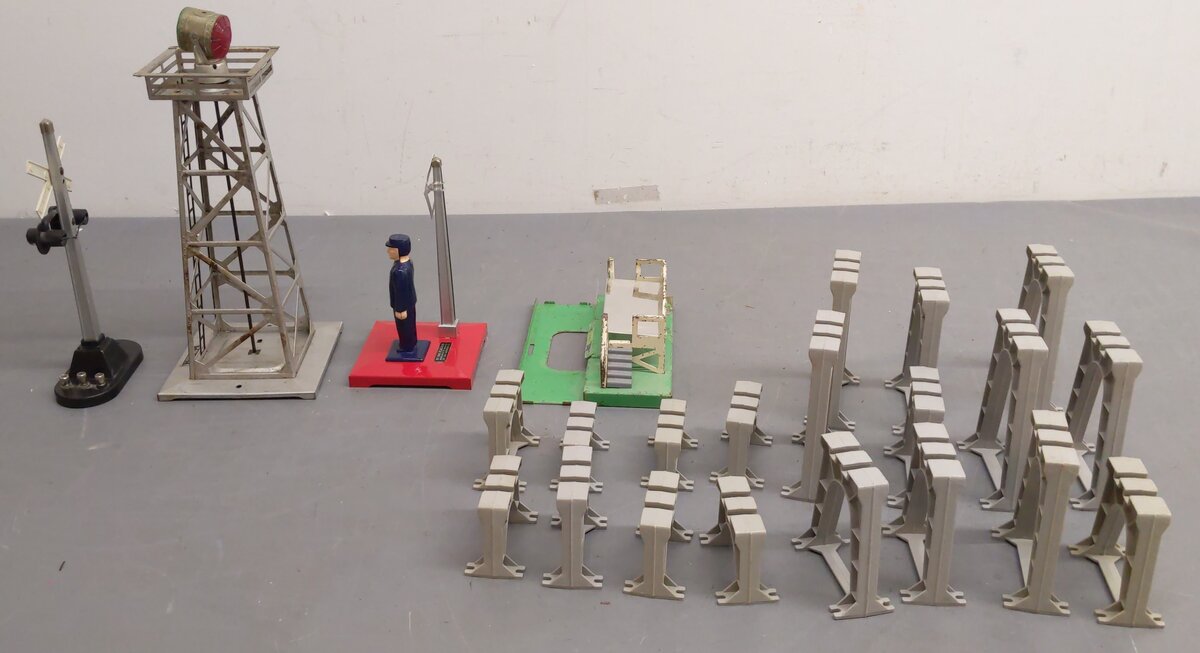 Lionel Vintage O Gauge Accessories #110,154,1045,3462P,494 [5] VG