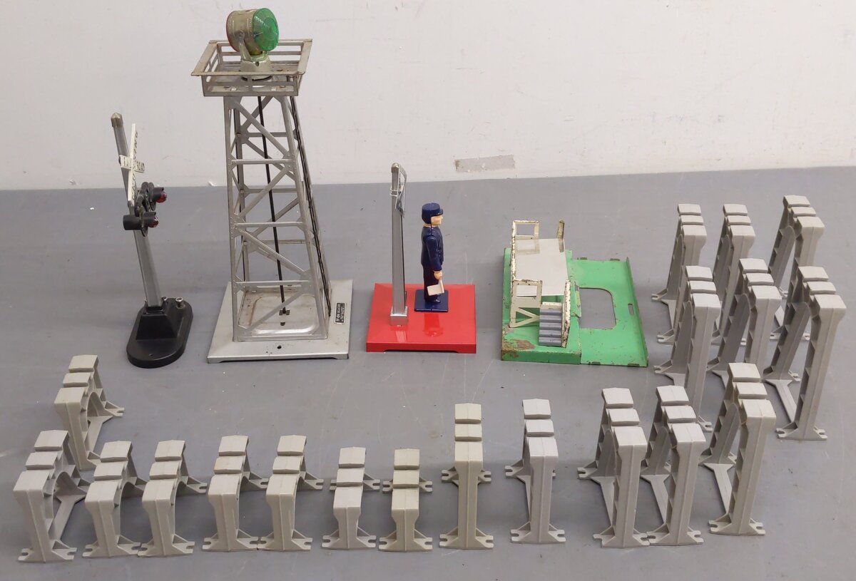 Lionel Vintage O Gauge Accessories #110,154,1045,3462P,494 [5] VG