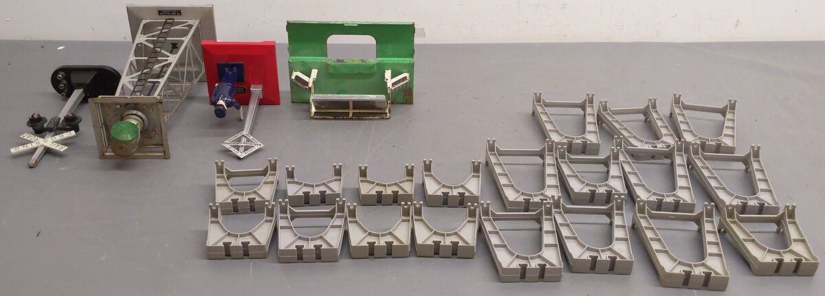 Lionel Vintage O Gauge Accessories #110,154,1045,3462P,494 [5] VG