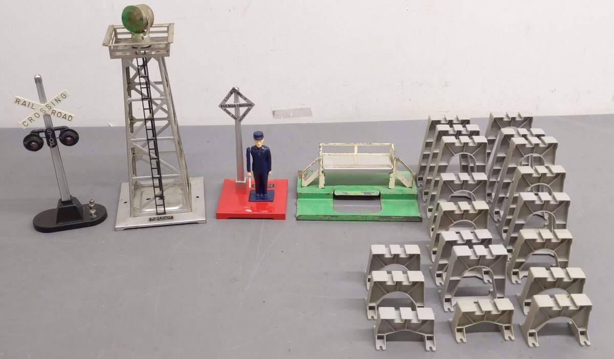 Lionel Vintage O Gauge Accessories #110,154,1045,3462P,494 [5] VG