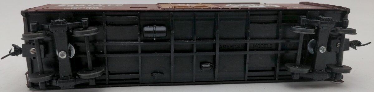 American Models 2210 S Scale (Hi-Rail) AT&SF 40' Plug Door Box Car EX/Box