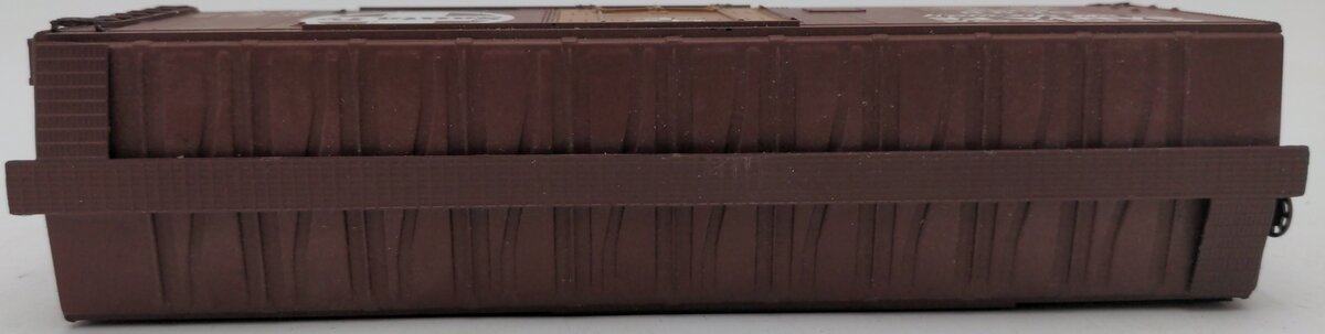 American Models 2210 S Scale (Hi-Rail) AT&SF 40' Plug Door Box Car EX/Box