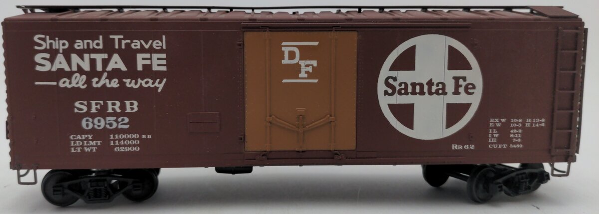 American Models 2210 S Scale (Hi-Rail) AT&SF 40' Plug Door Box Car EX/Box