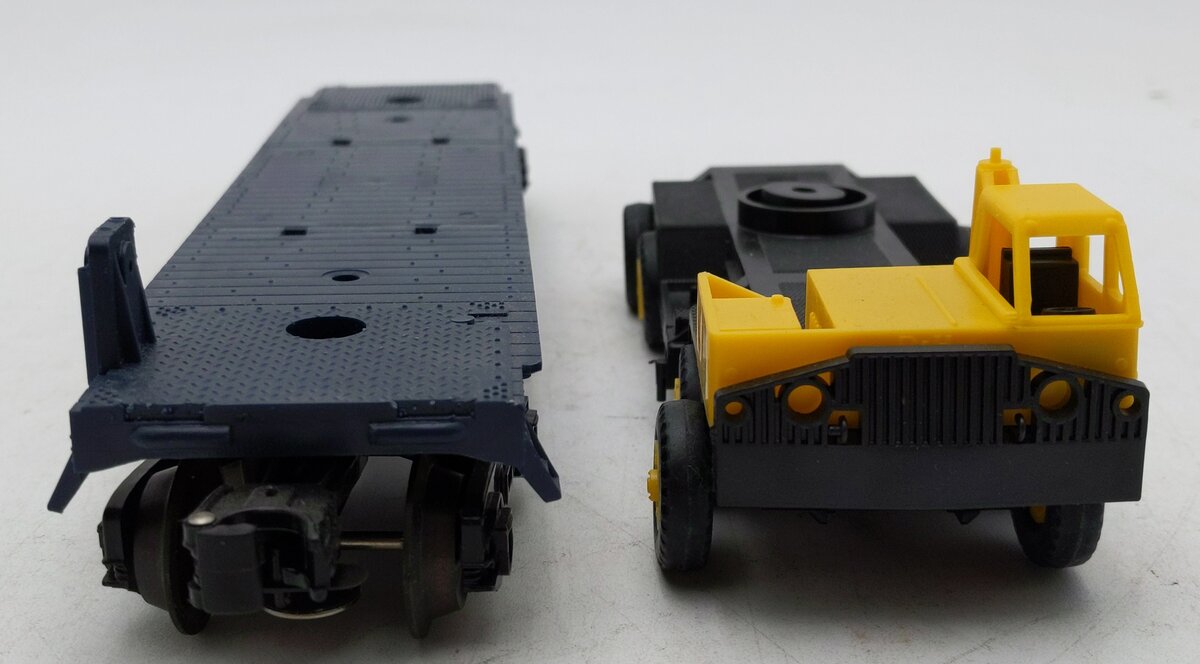 Lionel 6-9157 O Gauge Chesapeake & Ohio Flatcar with Construction Crane Kit EX/Box
