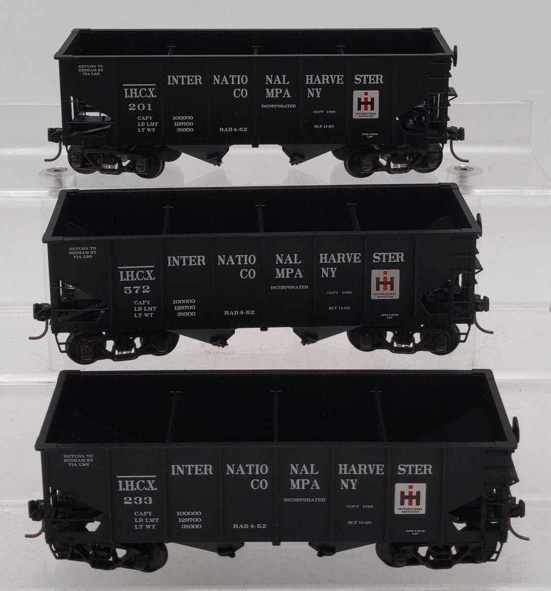 The Showcase Line 01184 S Gauge International Harvester USRA 3-Car Hopper Set LN/Box