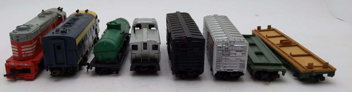 Mantua & Assorted HO Scale Locomotives & Freight Cars [8] VG