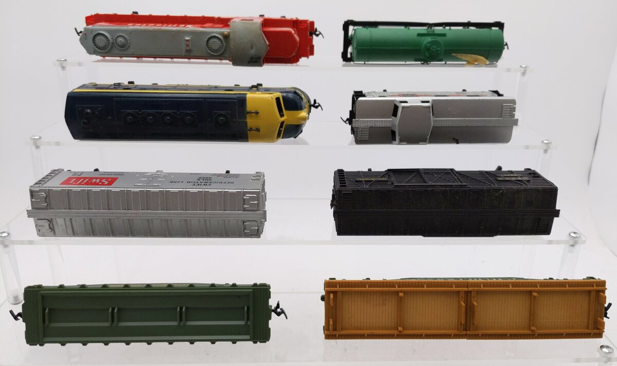 Mantua & Assorted HO Scale Locomotives & Freight Cars [8] VG
