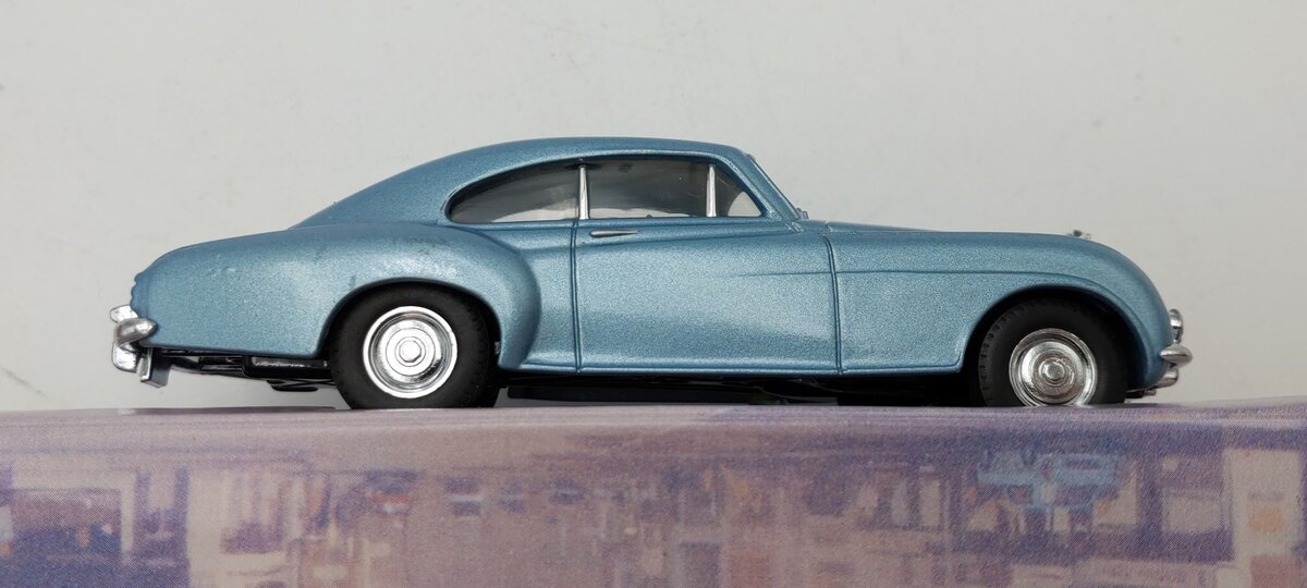 Matchbox The Dinky Collection  DY-13 1:43 Scale 1955 Bentley 'R' Continental LN/Box