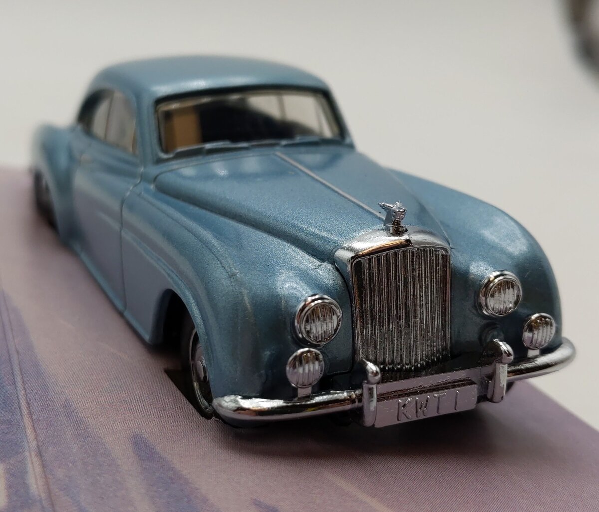 Matchbox The Dinky Collection  DY-13 1:43 Scale 1955 Bentley 'R' Continental LN/Box