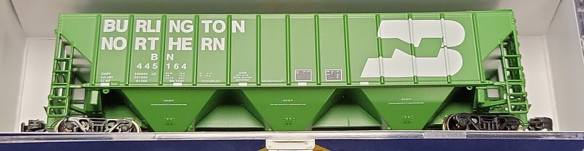 Athearn 25430 N Burlington Northern PS 4427 3- Bay Covered Hopper #445164 LN/Box