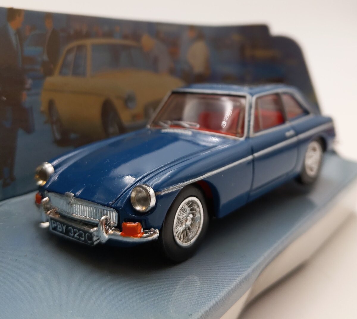 Matchbox The Dinky Collection DY-3 1:43 Scale M.G.B. GT 1965 LN/Box