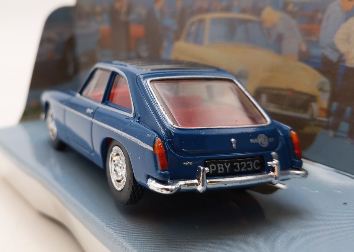 Matchbox The Dinky Collection DY-3 1:43 Scale M.G.B. GT 1965 LN/Box