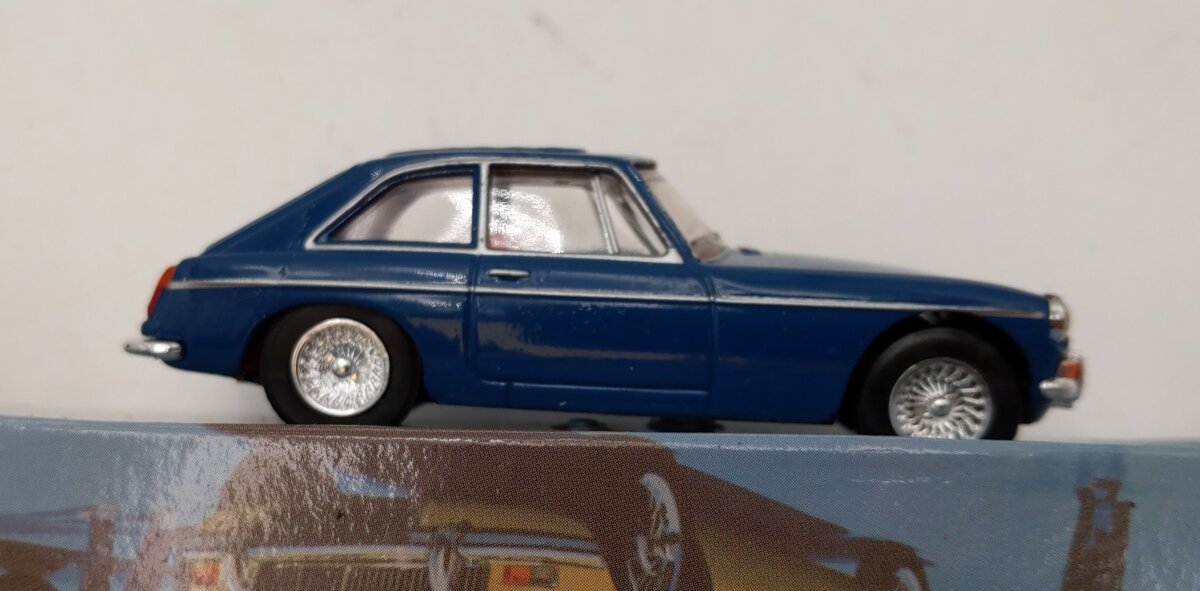 Matchbox The Dinky Collection DY-3 1:43 Scale M.G.B. GT 1965 LN/Box