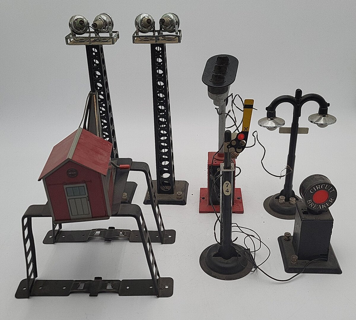 Assorted Marx & Lionel Accessories [7]
