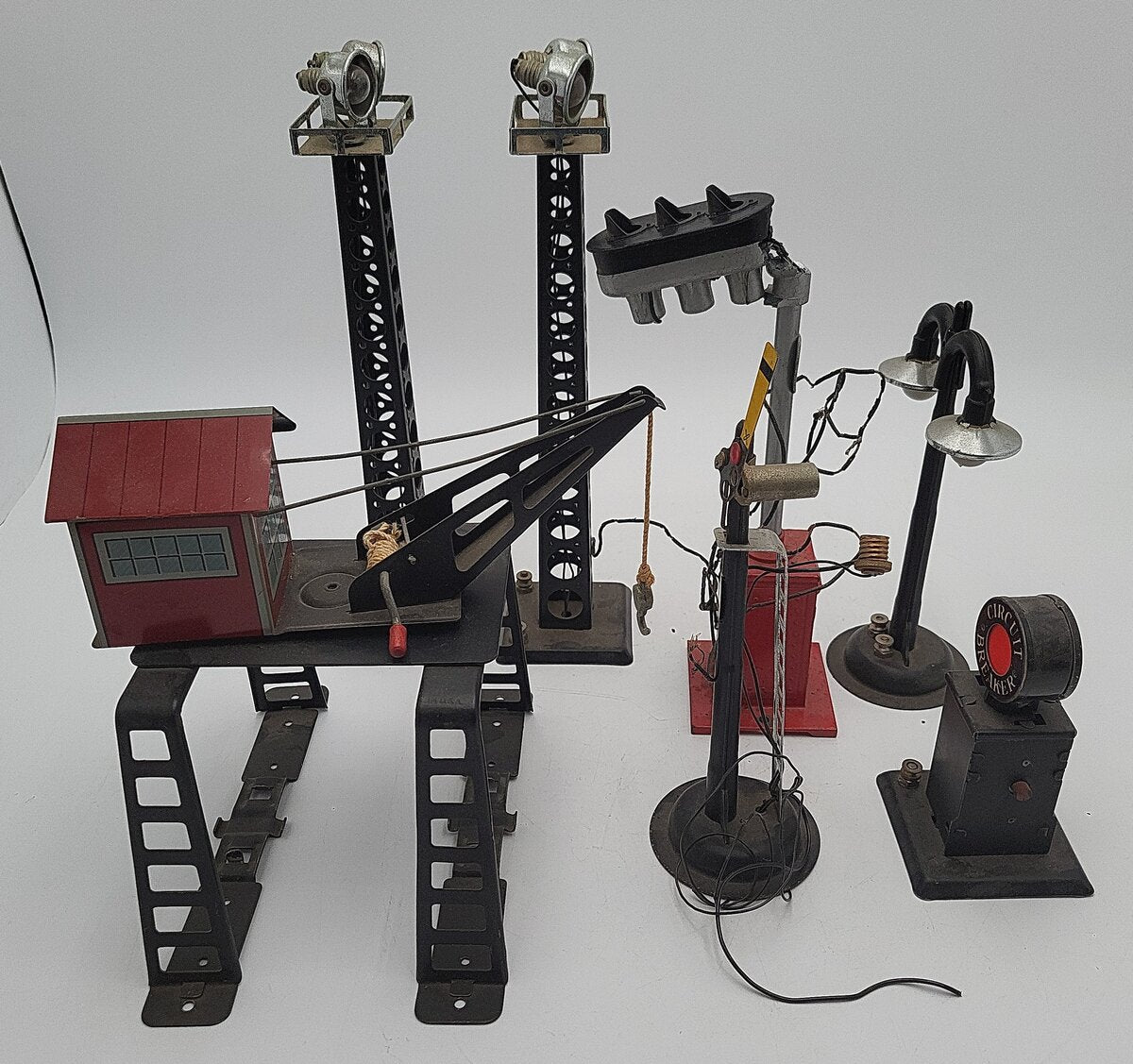 Assorted Marx & Lionel Accessories [7]