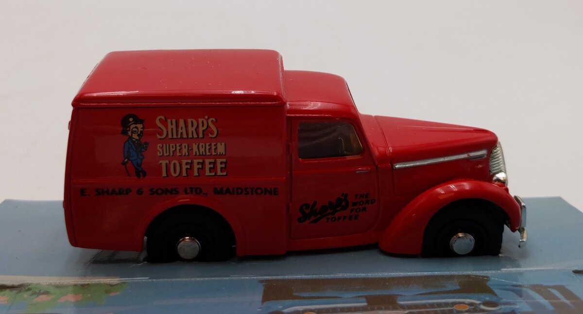 Matchbox The Dinky Collection DY-8 1:43 Scale 1948 Commer 8 CWT Van LN/Box