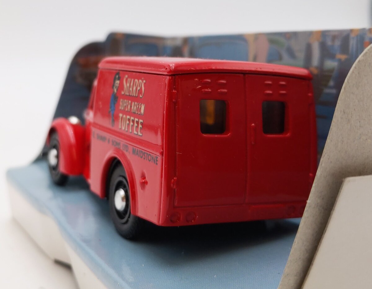 Matchbox The Dinky Collection DY-8 1:43 Scale 1948 Commer 8 CWT Van LN/Box