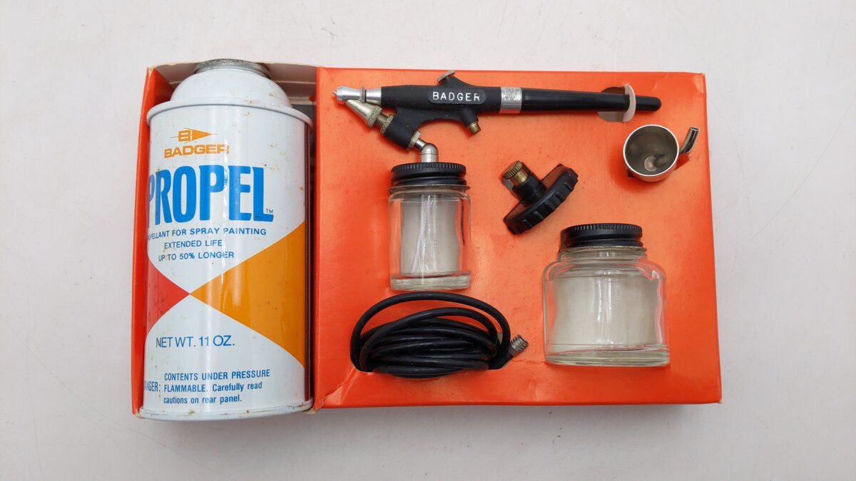 Badger 350-3 Model 350 Medium Head Siphon Feed Airbrush Set w/Propel EX/Box