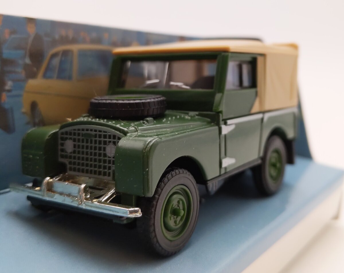Matchbox DY-9 1:43 Scale Dinky 1949 Land Rover The Dinky Collection LN/Box