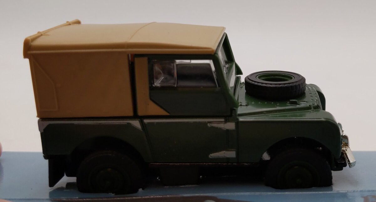 Matchbox DY-9 1:43 Scale Dinky 1949 Land Rover The Dinky Collection LN/Box