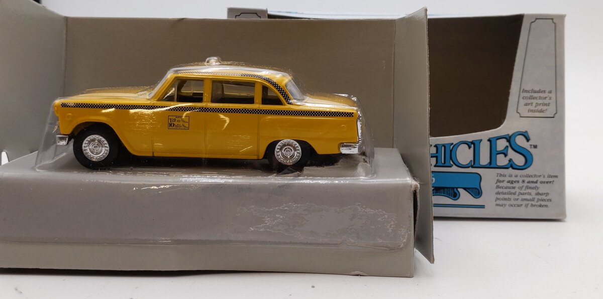 Ertl 2587 1:43 Scale Die Cast Vintage Vehicles Yellow 1959 Checker Cab (No Logo) LN/Box