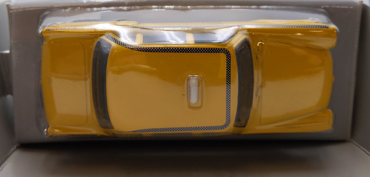 Ertl 2587 1:43 Scale Die Cast Vintage Vehicles Yellow 1959 Checker Cab (No Logo) LN/Box