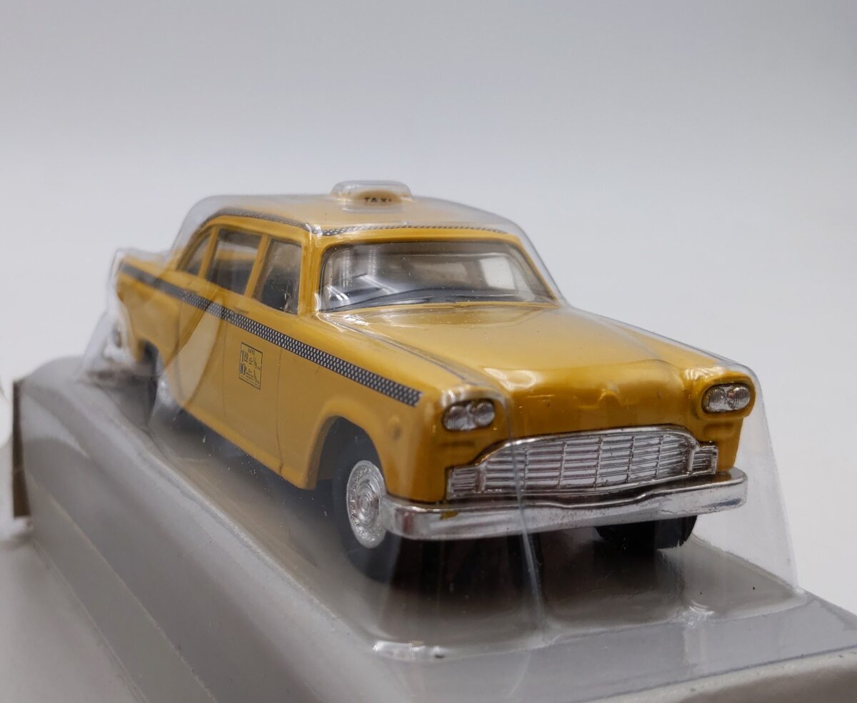 Ertl 2587 1:43 Scale Die Cast Vintage Vehicles Yellow 1959 Checker Cab (No Logo) LN/Box