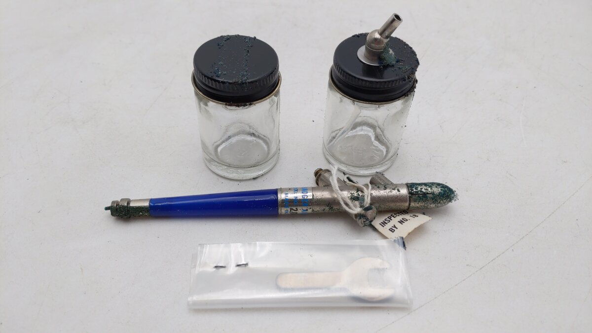 Badger 200-1 Model 200 Medium Head Siphon Feed Airbrush VG/Box